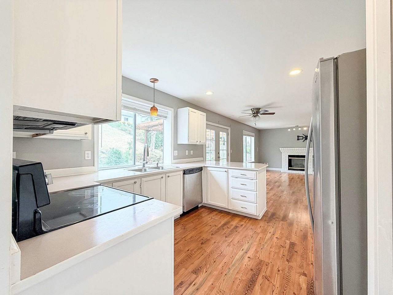 4914 Norpoint Way Ne - Photo 4 of 27
