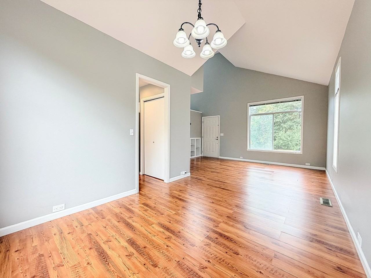 4914 Norpoint Way Ne - Photo 6 of 27
