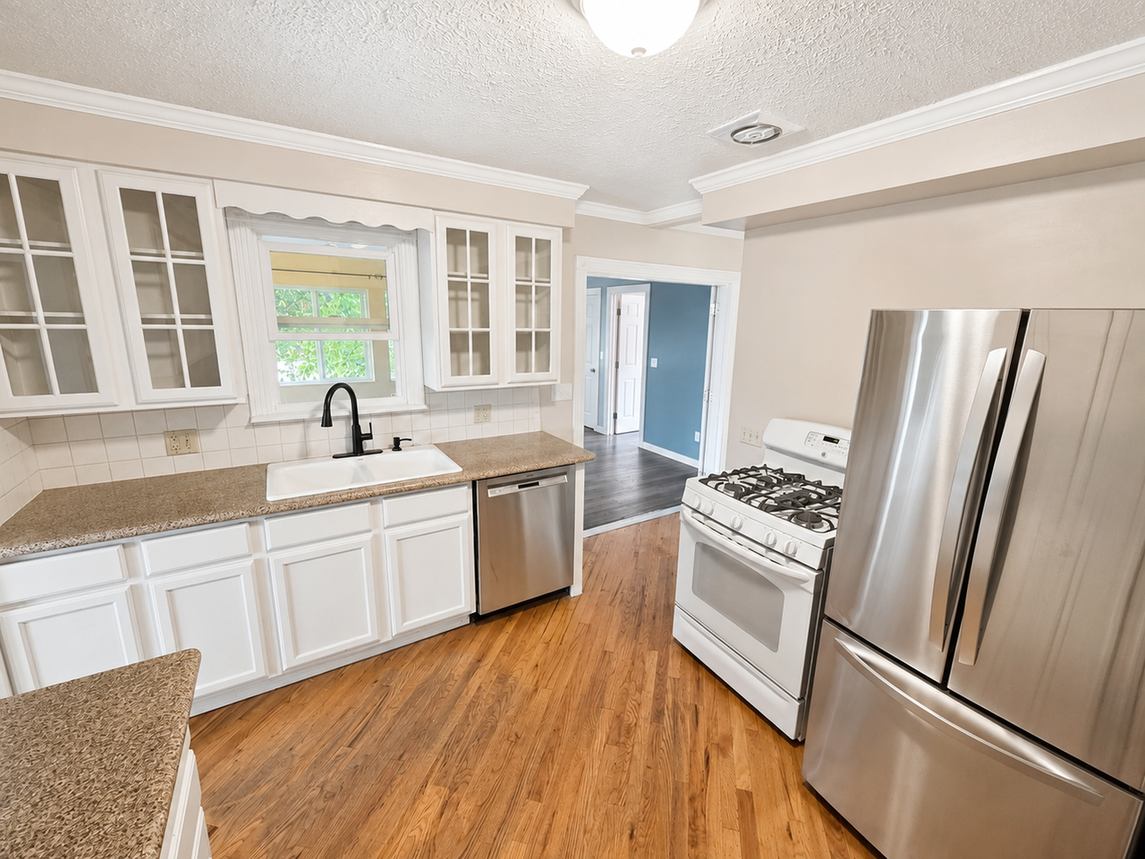 723 S Opal St - Photo 2 of 20