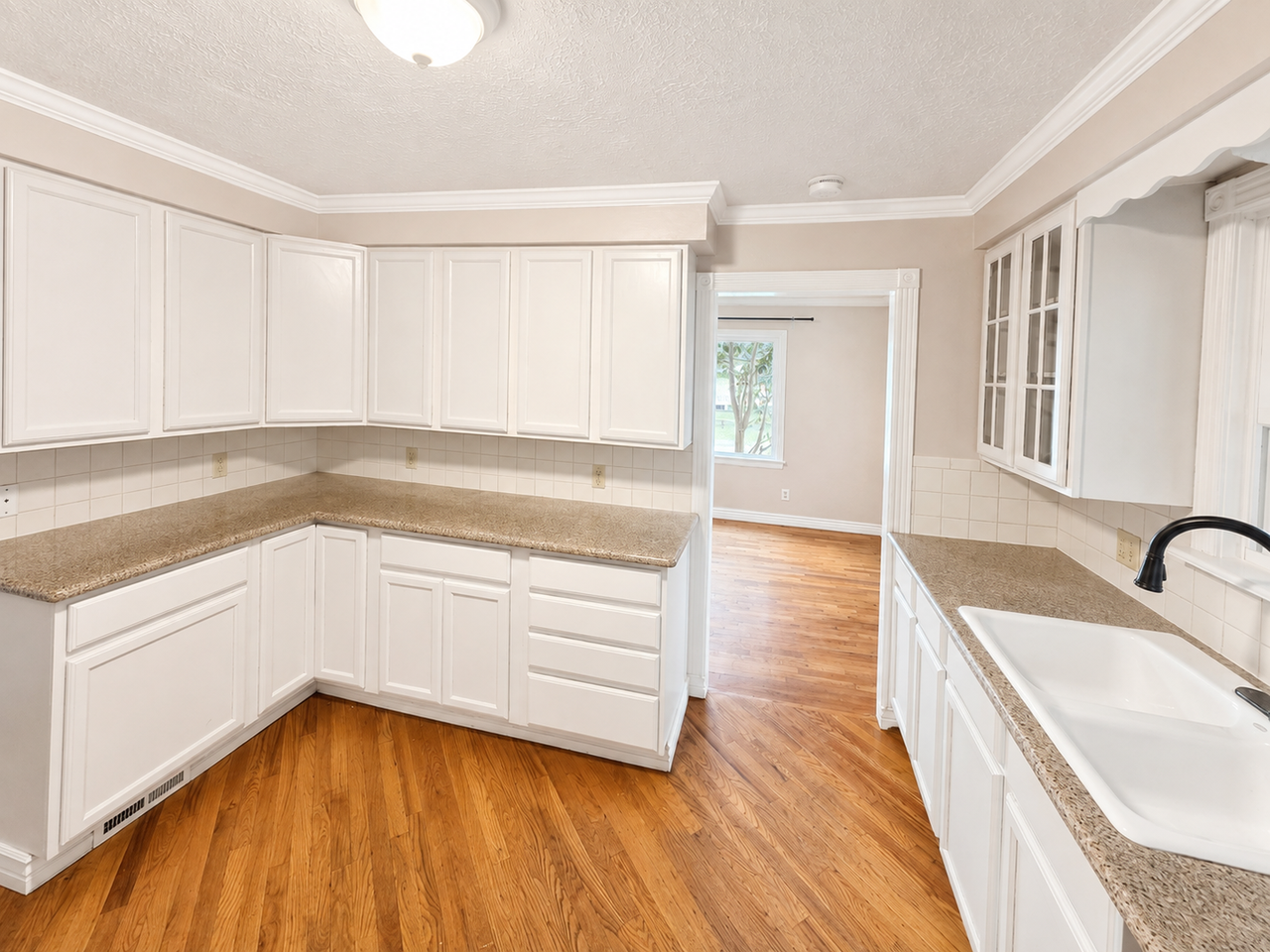 723 S Opal St - Photo 3 of 20
