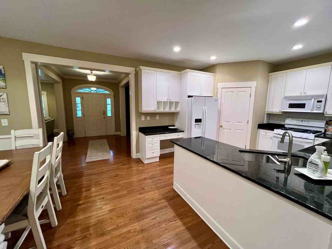 236 N Ainsdale Dr - Photo 7 of 18