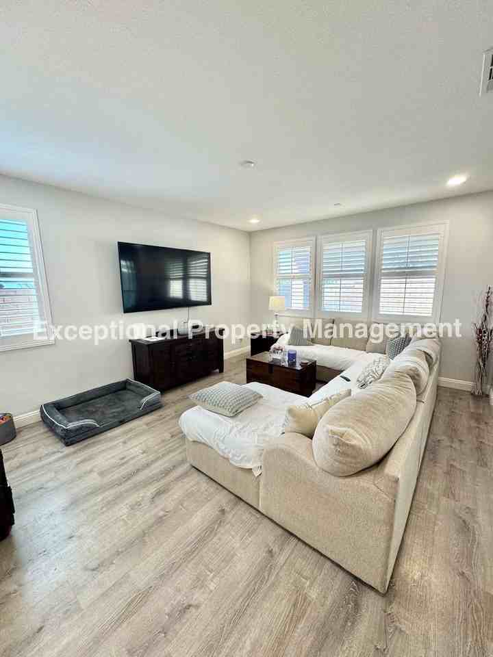 4860 Condor Ave - Photo 3 of 23