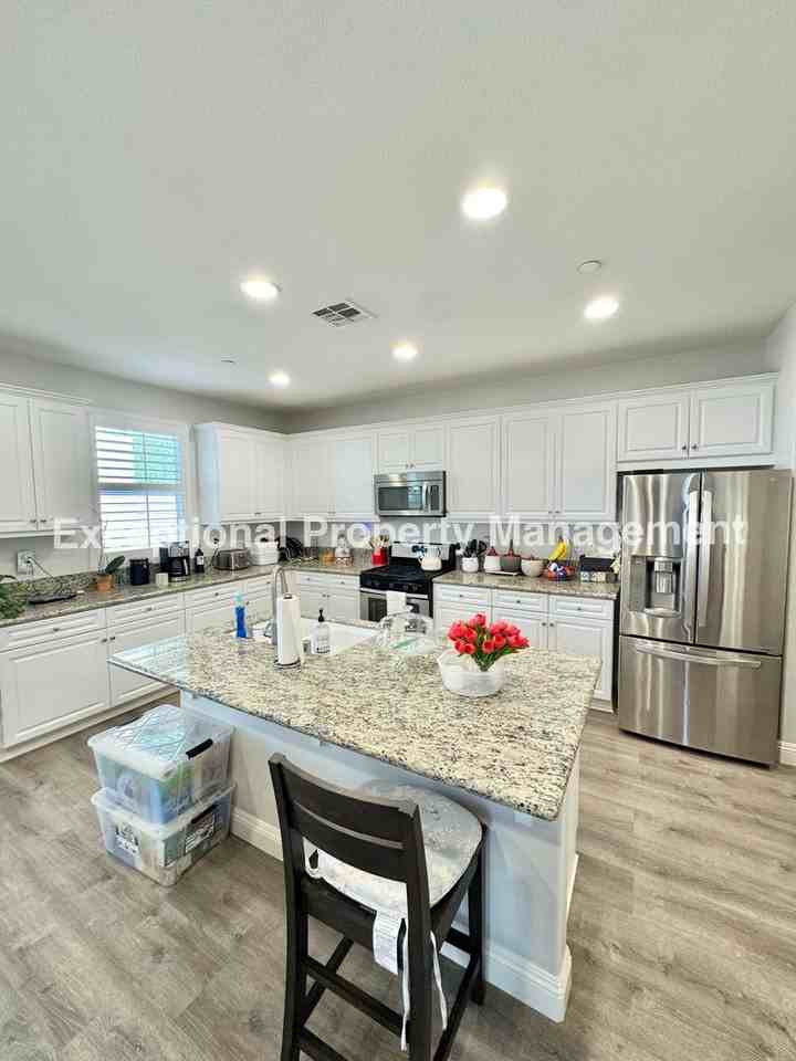 4860 Condor Ave - Photo 5 of 23