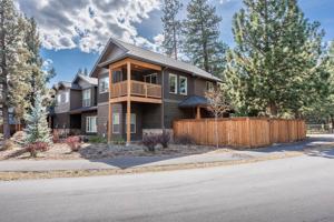 featured image of 923 E Desperado Trl