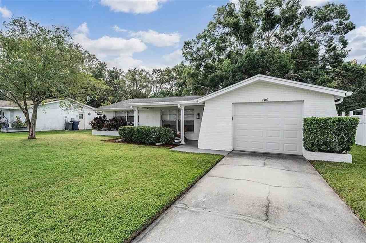 7916 Yucca Dr - Photo 2 of 13