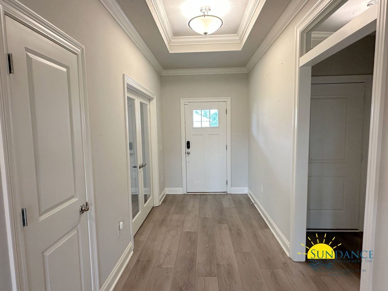 2542 Lovewood Dr - Photo 2 of 20