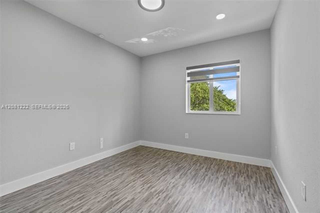 16570 16570 SW 70th St th 16570 - Photo 6 of 50