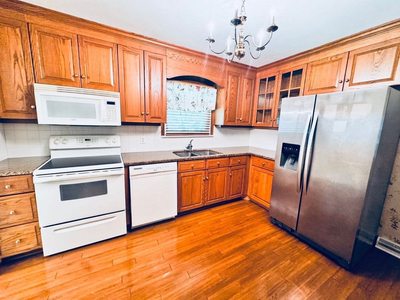 517 Madewood Rd - Photo 3 of 24