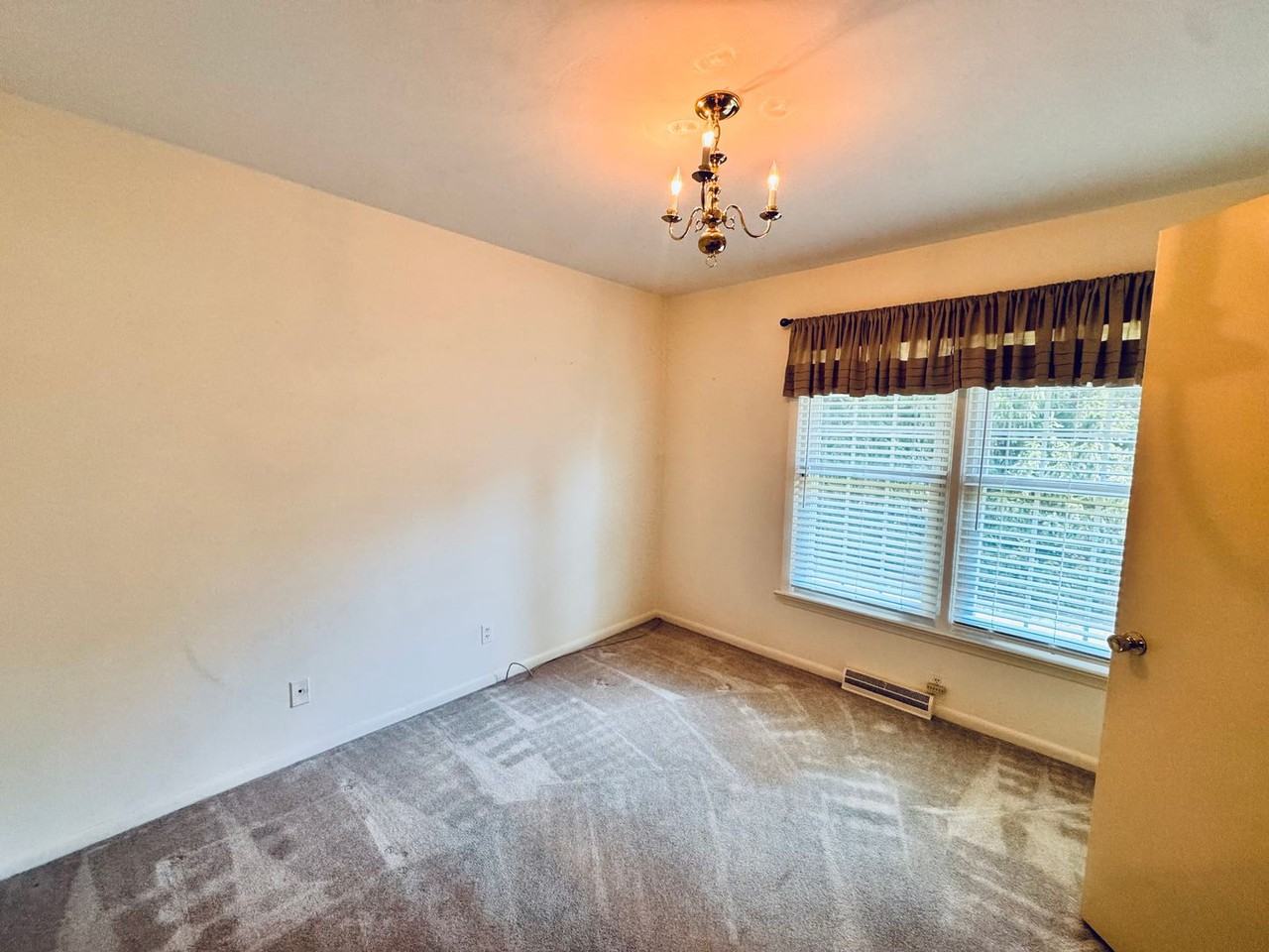 517 Madewood Rd - Photo 6 of 24