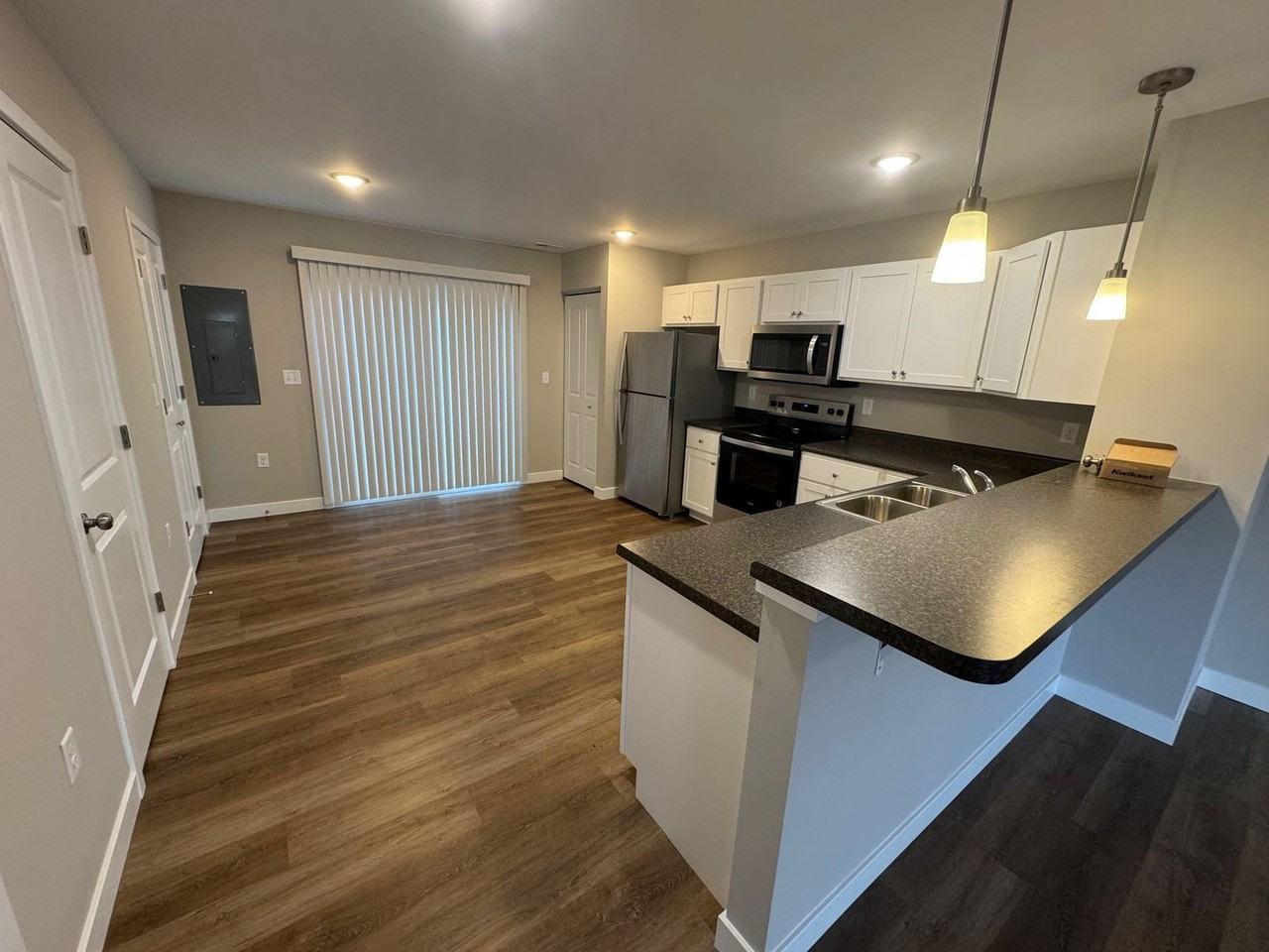 1601 Woodrow Cir - Photo 4 of 13