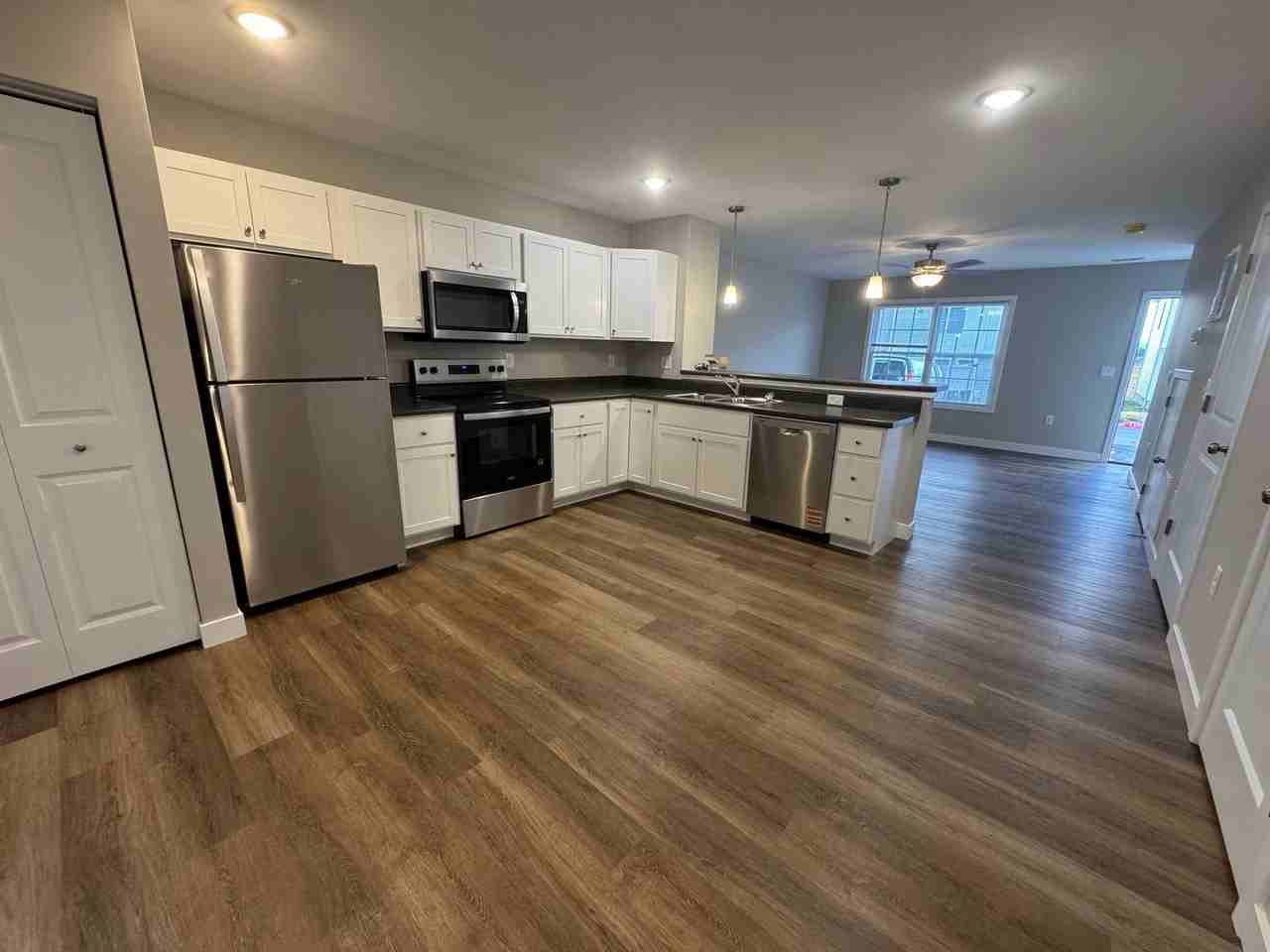1601 Woodrow Cir - Photo 5 of 13