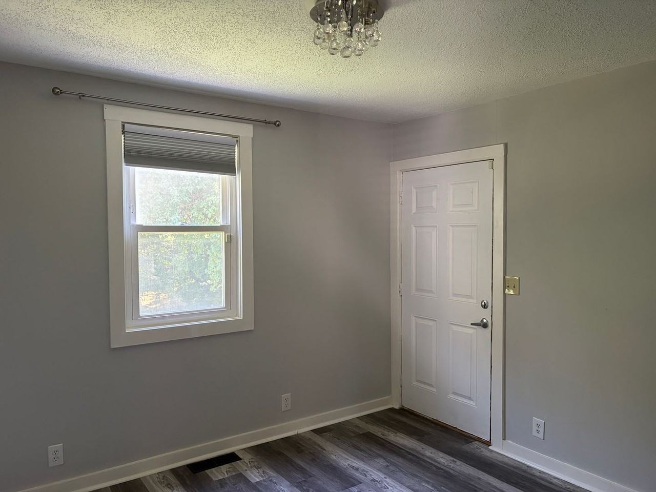 1410 W College St - Photo 2 of 17