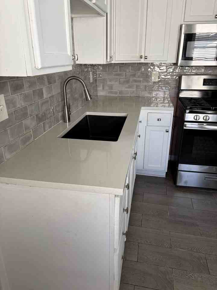 1410 W College St - Photo 3 of 17