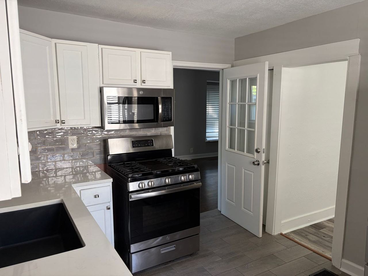 1410 W College St - Photo 5 of 17
