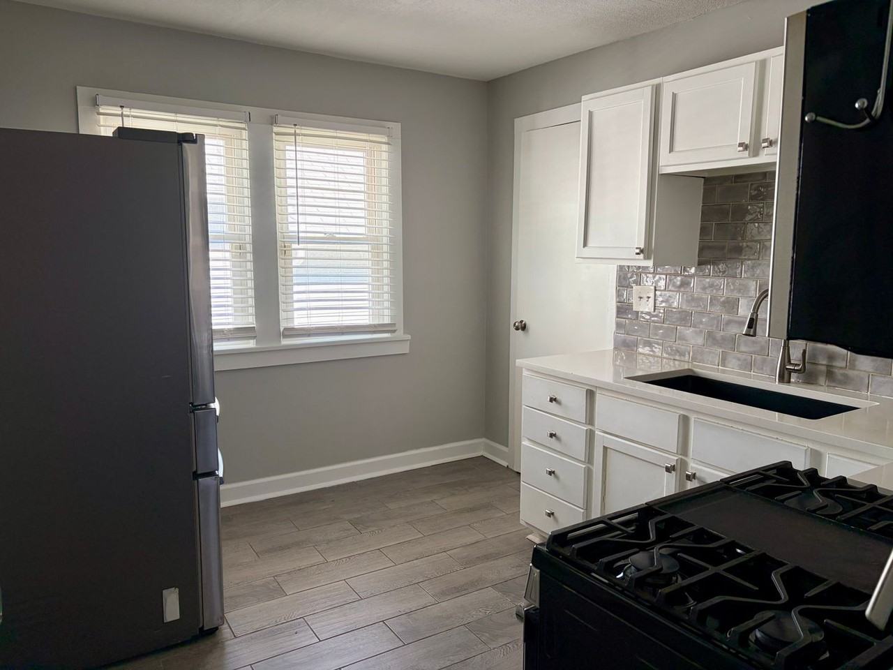 1410 W College St - Photo 6 of 17