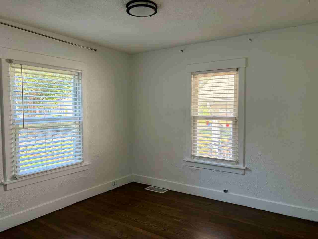 1410 W College St - Photo 7 of 17