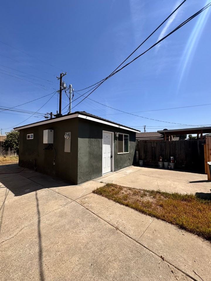 1400 El Rancho Dr #B - Photo 2 of 11