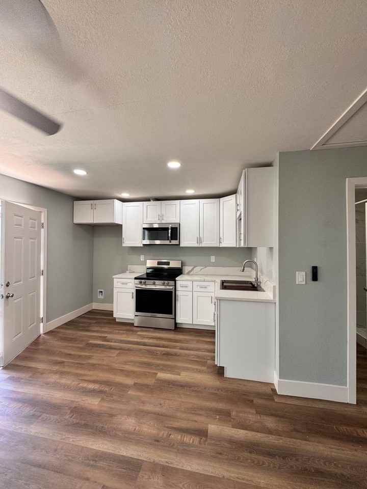 1400 El Rancho Dr #B - Photo 4 of 11