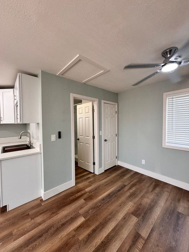 1400 El Rancho Dr #B - Photo 6 of 11