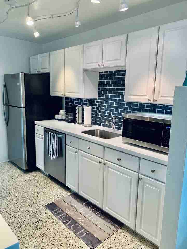 123 Laurie Dr - Photo 5 of 9