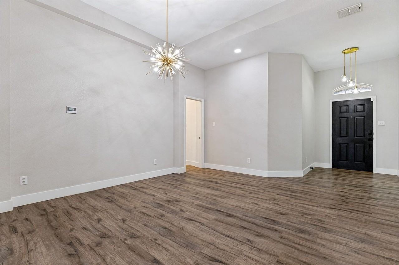 1535 Sandlewood Dr - Photo 3 of 25
