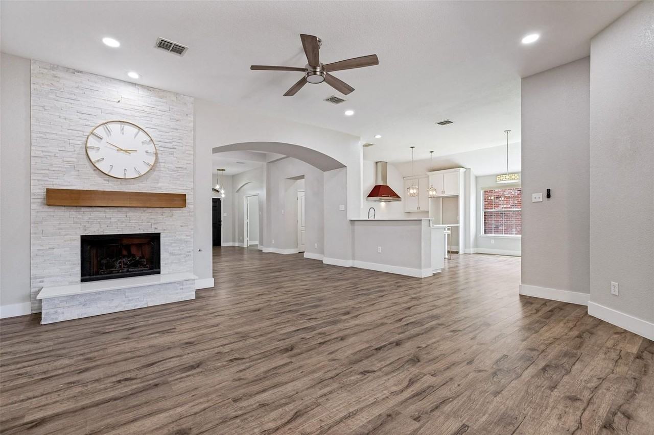 1535 Sandlewood Dr - Photo 4 of 25