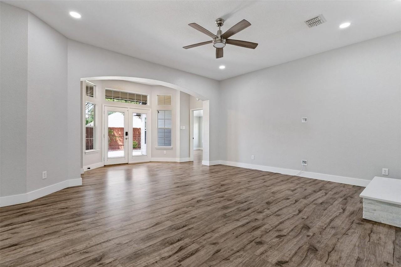 1535 Sandlewood Dr - Photo 5 of 25