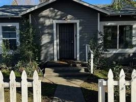 featured image of 1218 N Cedar St