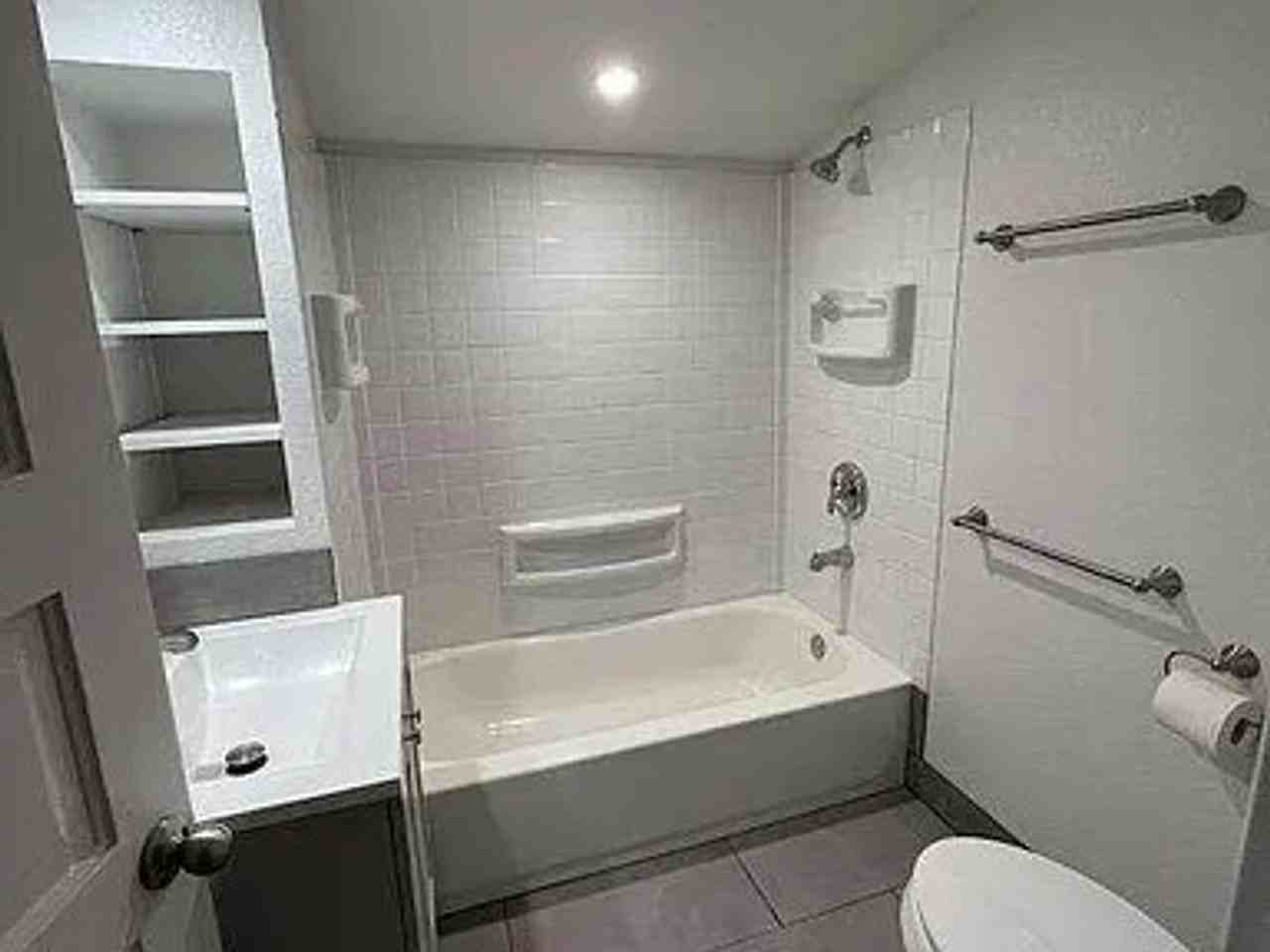 1218 N Cedar St - Photo 3 of 5