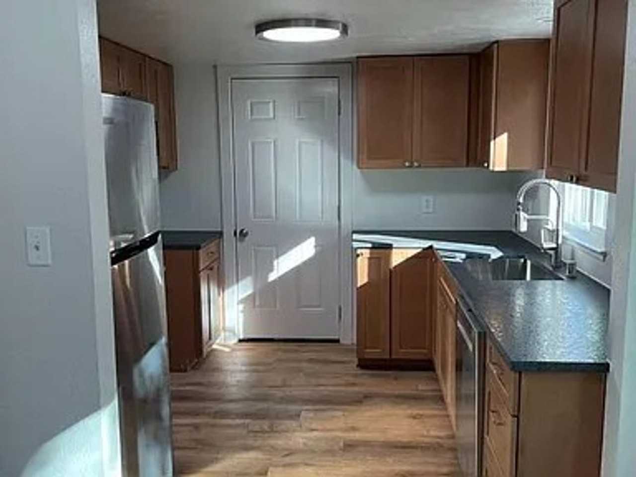 1218 N Cedar St - Photo 4 of 5