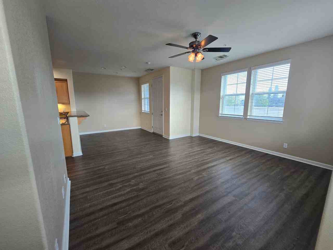 3201 Jetty Dr - Photo 2 of 13