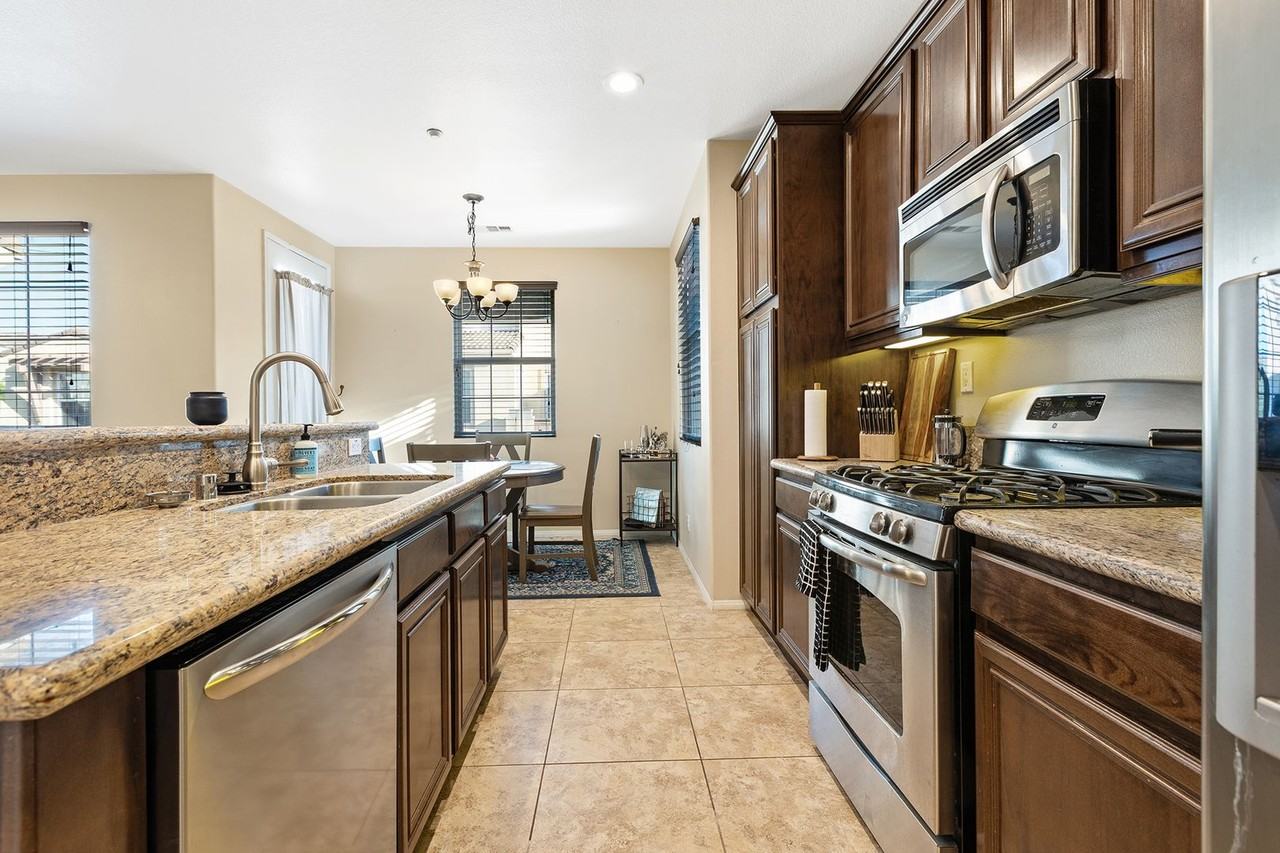 31186 Lavender Ct - Photo 4 of 35