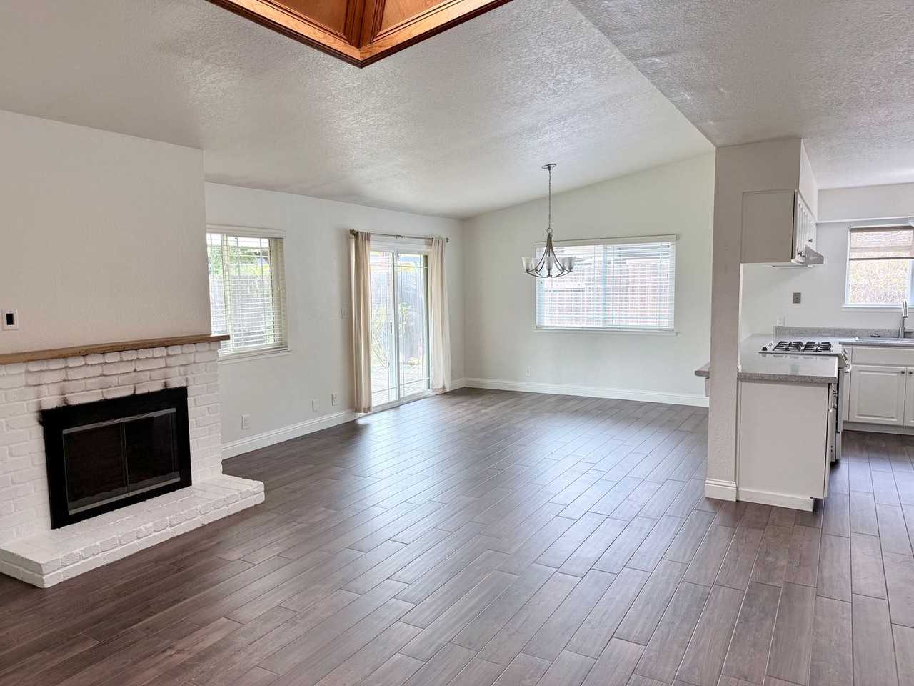 906 Oak Ridge Dr - Photo 3 of 17