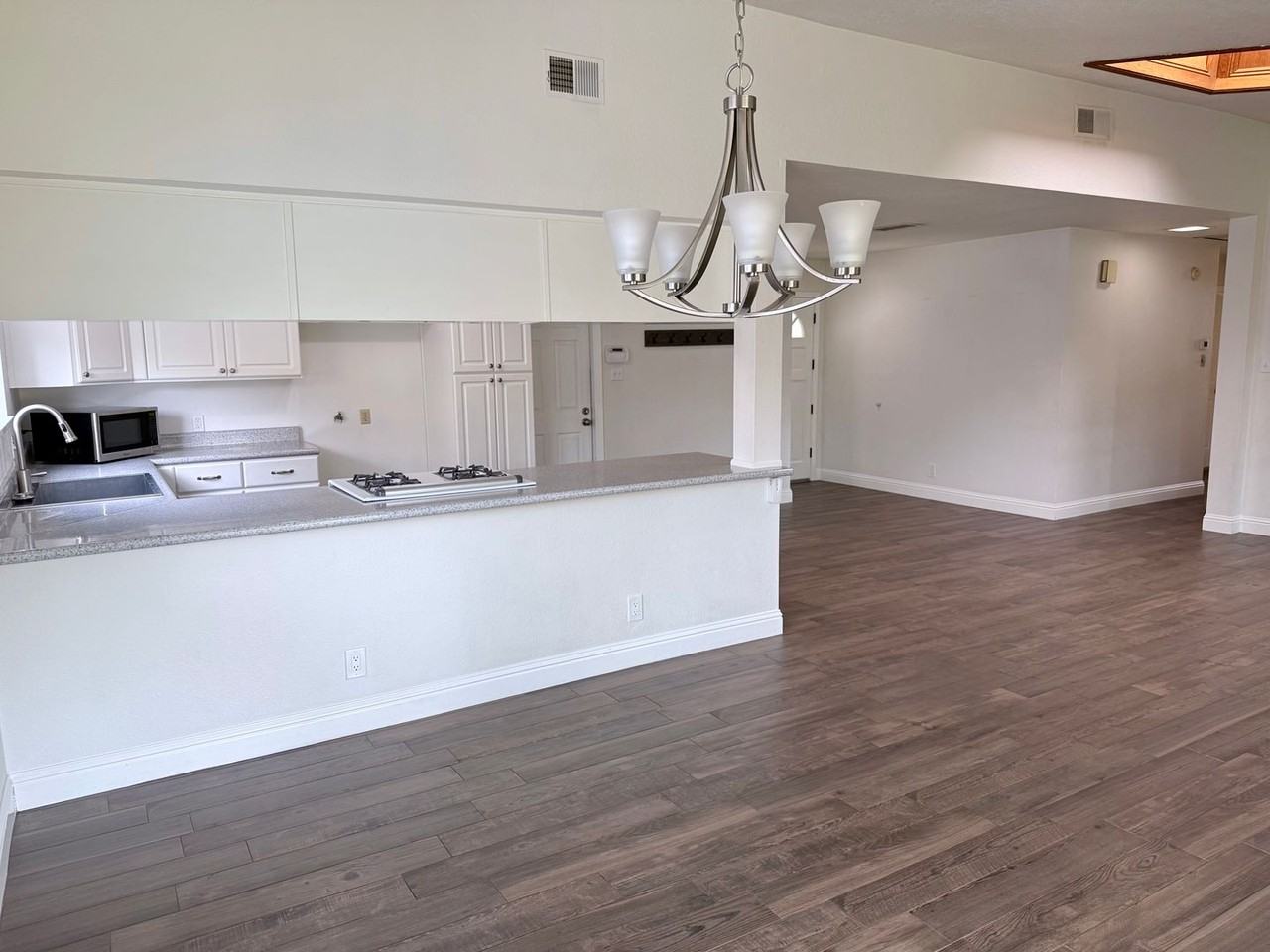 906 Oak Ridge Dr - Photo 5 of 17