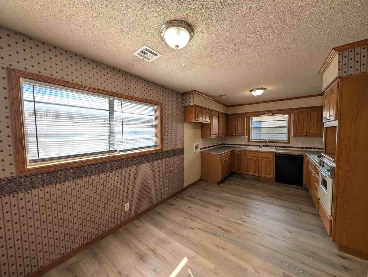9406 E 38th St - Photo 5 of 18