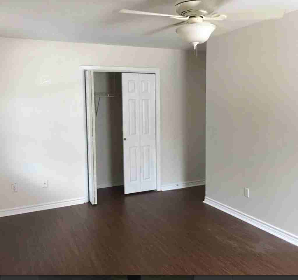 604 N Redbud St - Photo 3 of 5