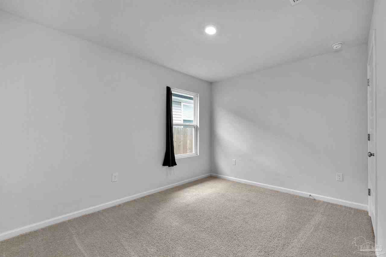 5631 Guinevere Ln - Photo 4 of 26