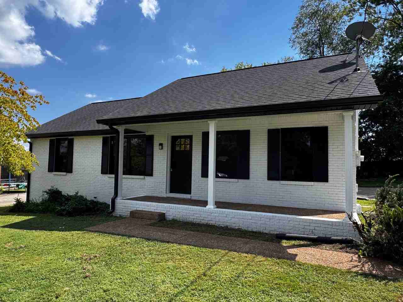 925 Laurie Ln - Photo 4 of 9
