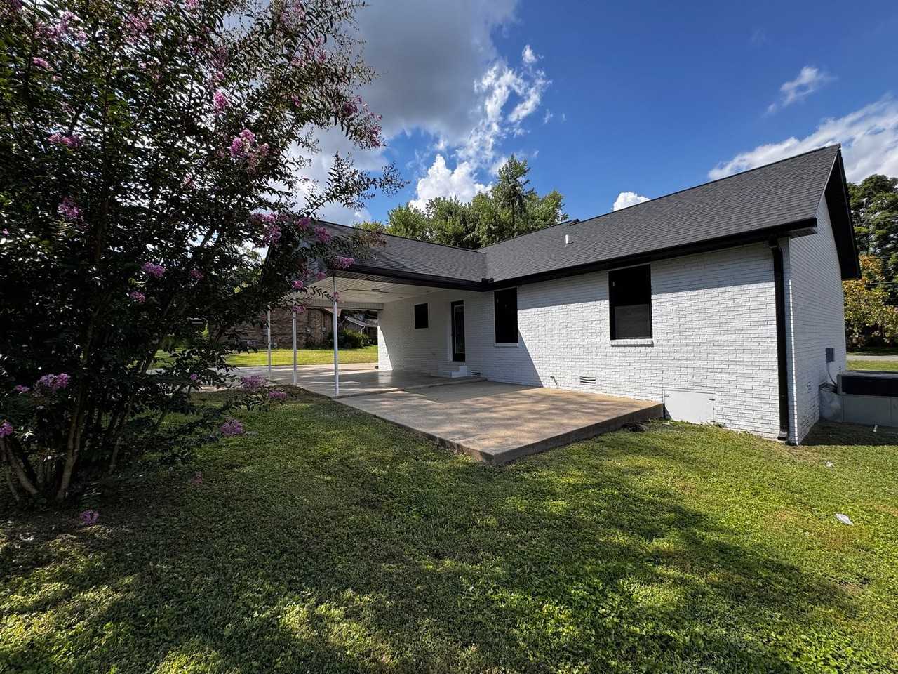 925 Laurie Ln - Photo 5 of 9