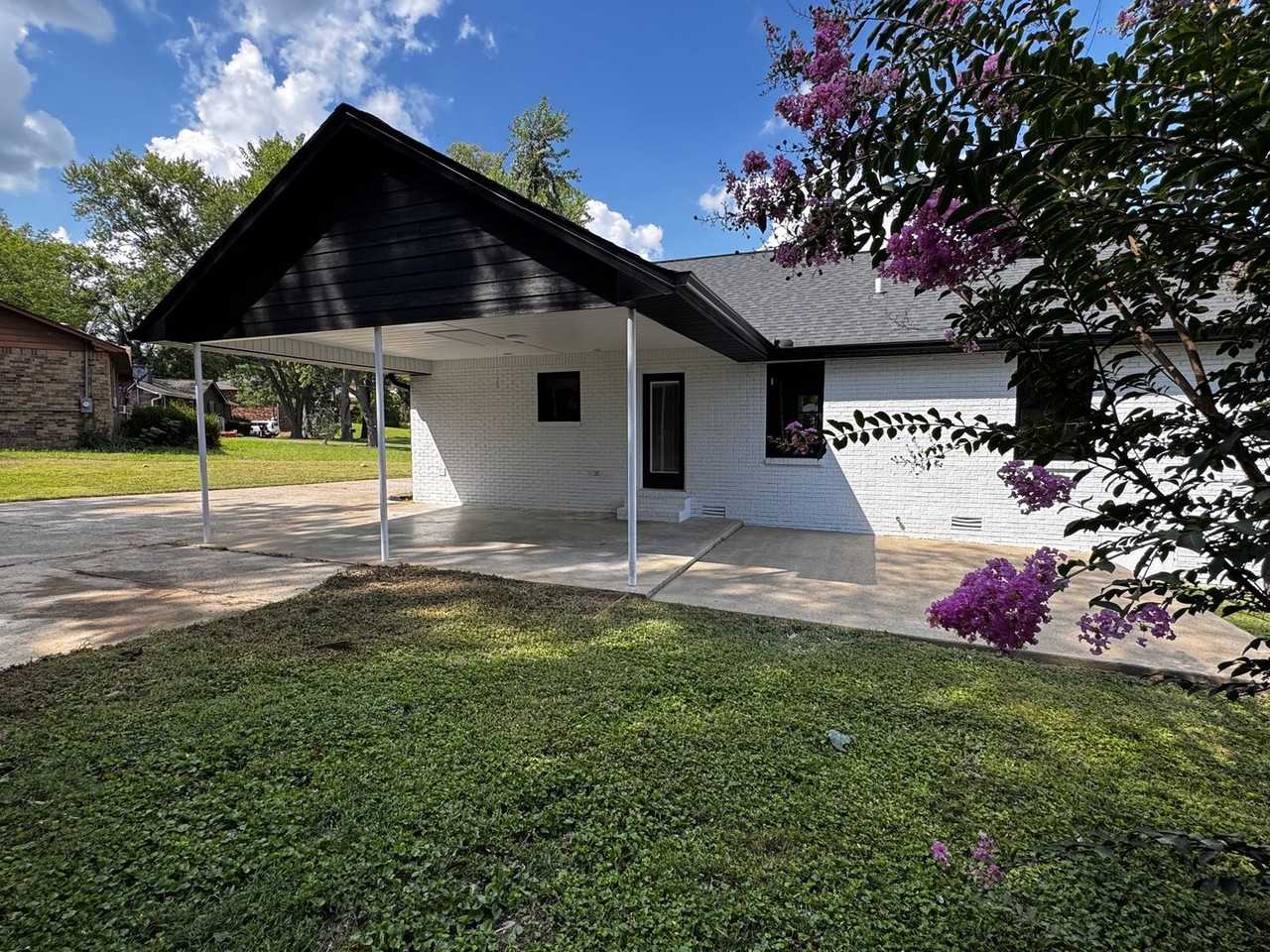 925 Laurie Ln - Photo 6 of 9