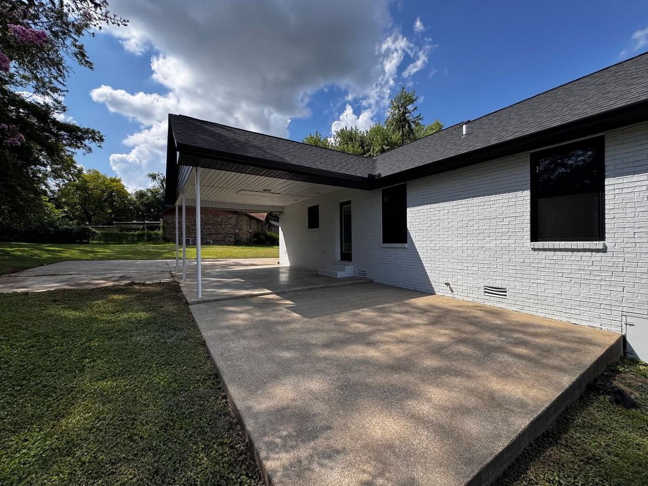 925 Laurie Ln - Photo 7 of 9