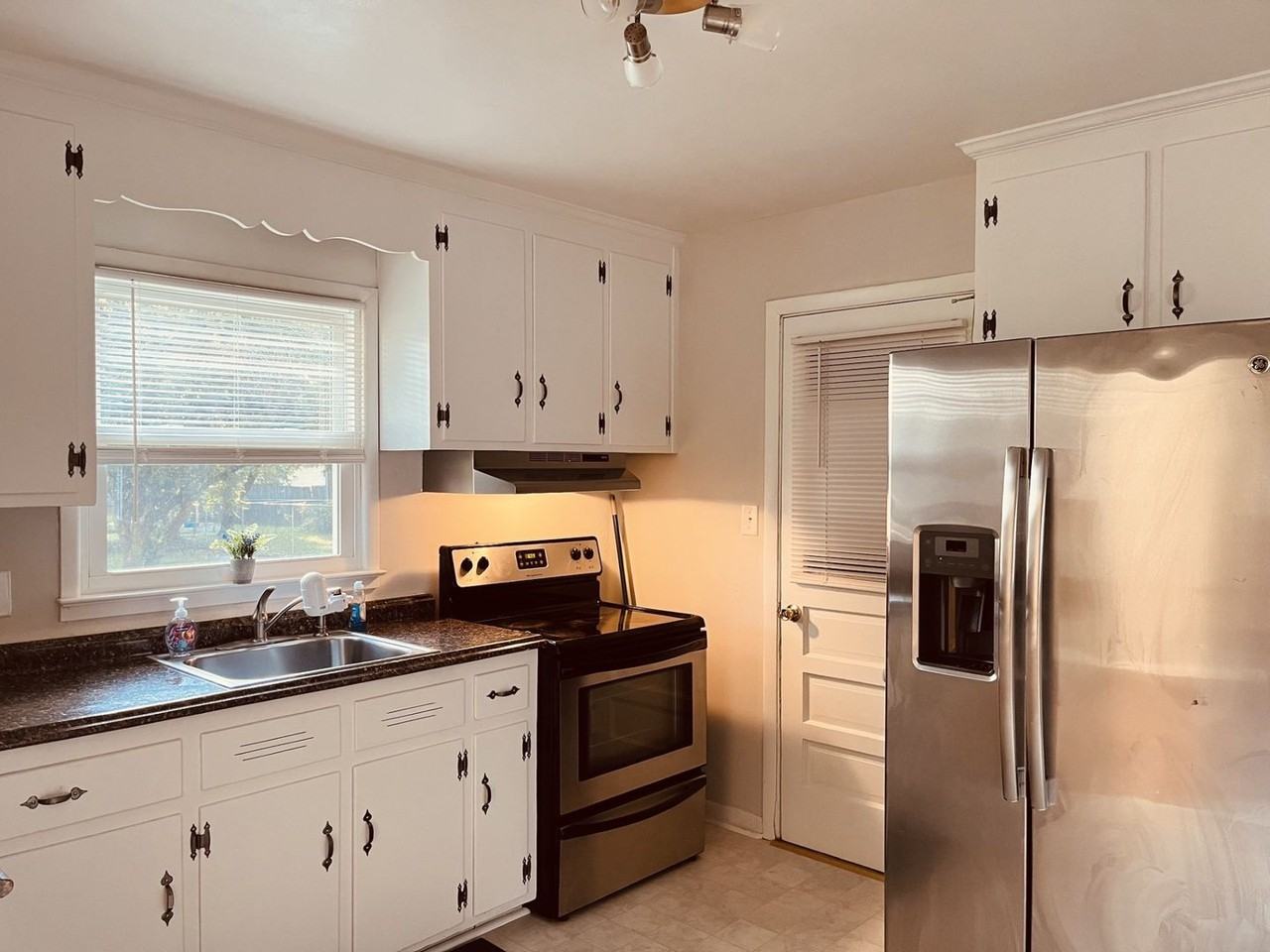 1112 Wilson Rd - Photo 3 of 14