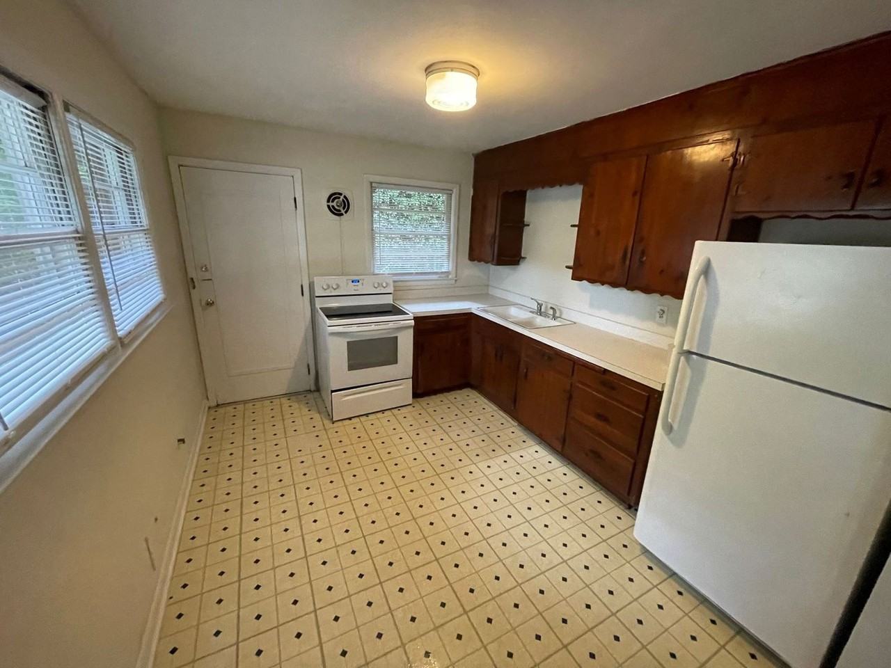 353 Morton Ave - Photo 2 of 10