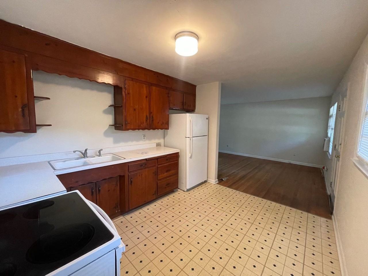 353 Morton Ave - Photo 3 of 10