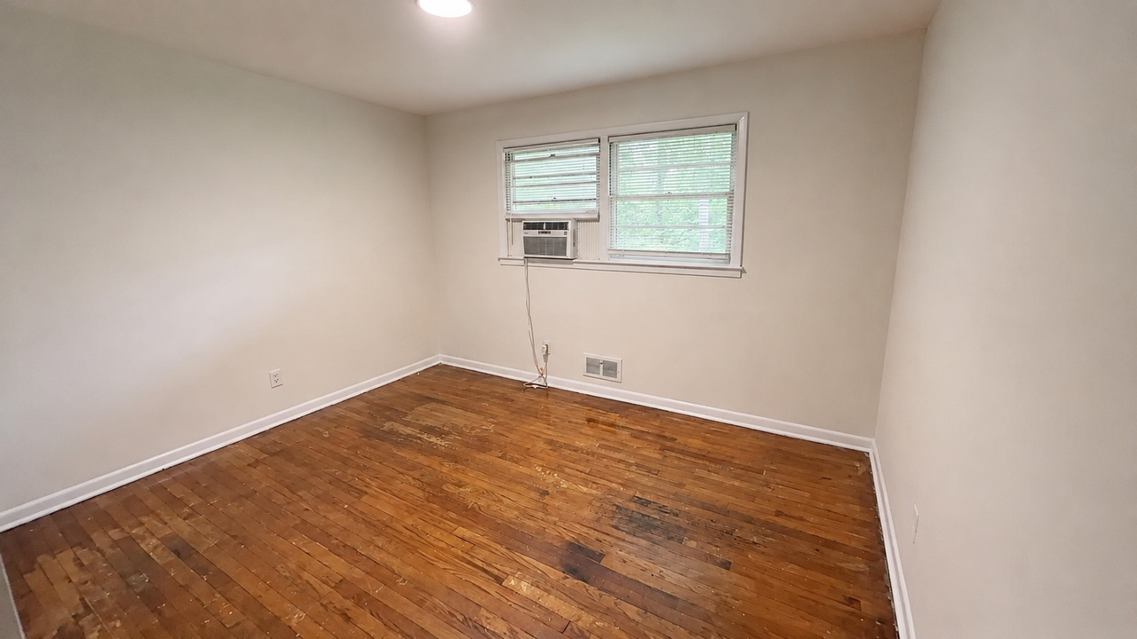 355 Morton Ave - Photo 5 of 7