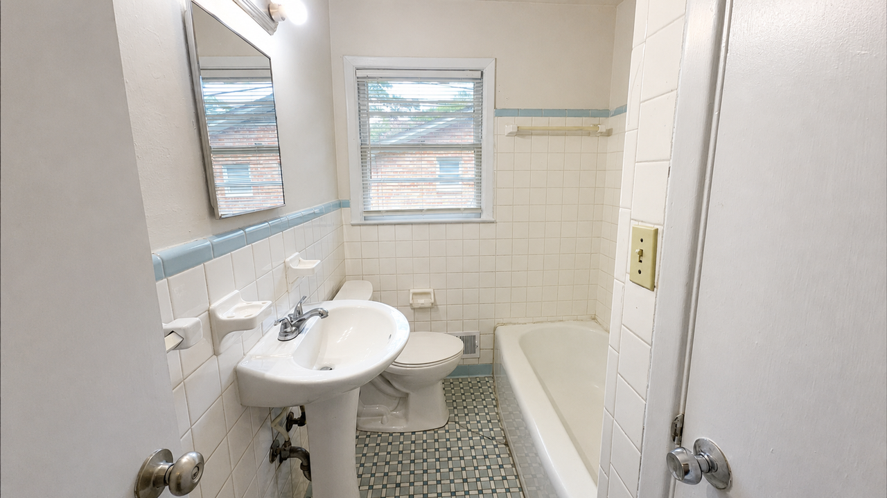 355 Morton Ave - Photo 6 of 7