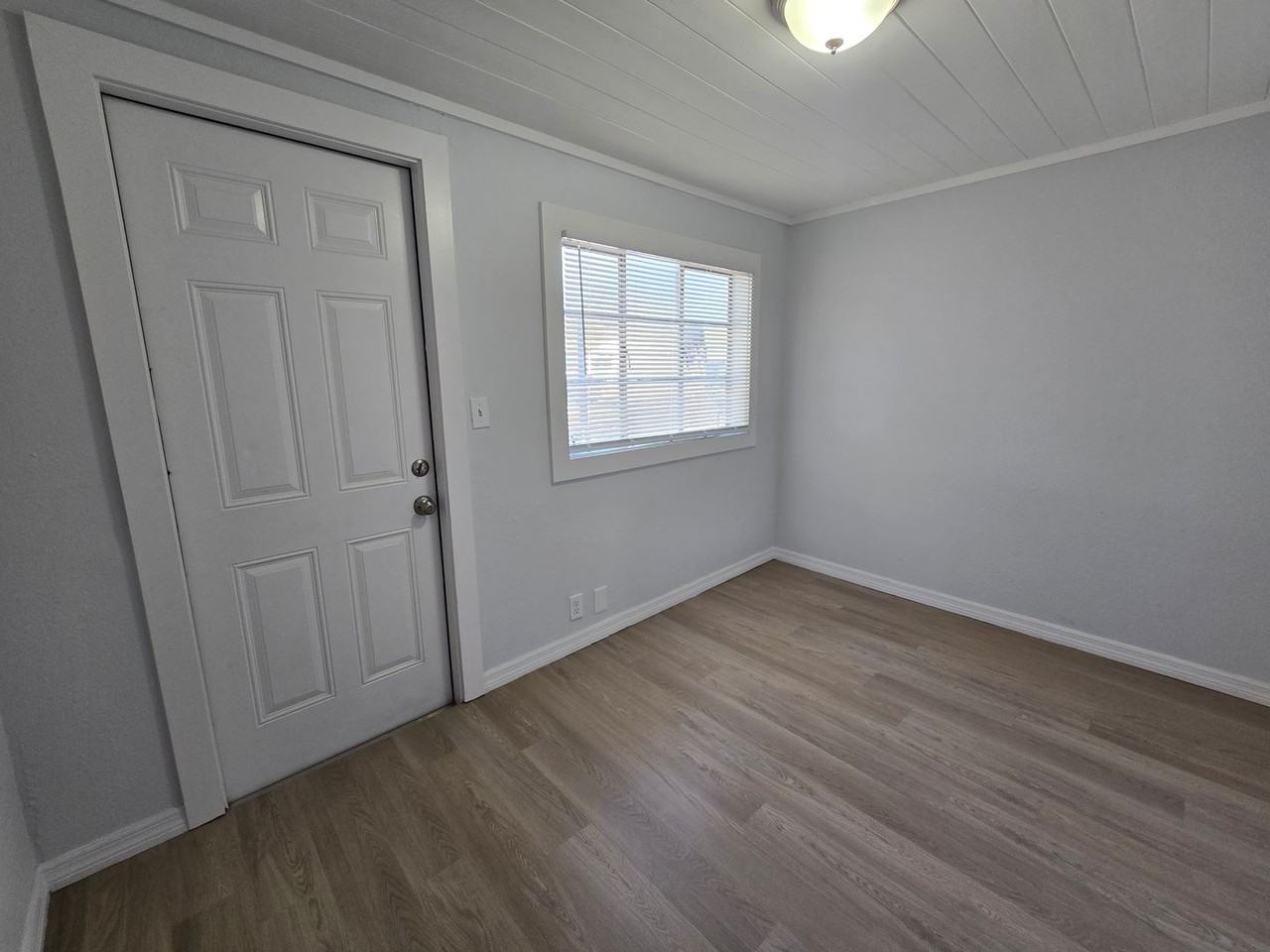 620 N East Ave - Photo 3 of 16