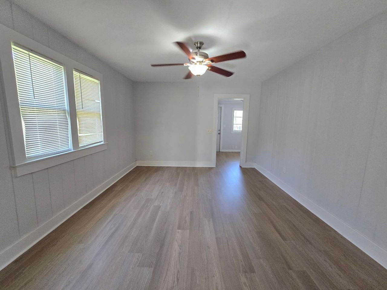 620 N East Ave - Photo 5 of 16