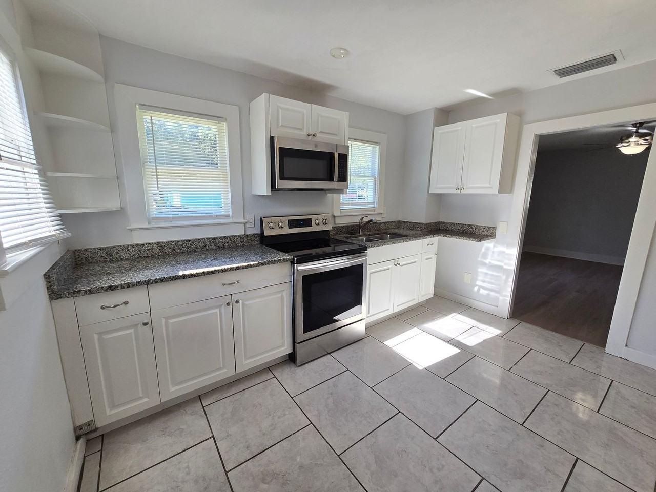 620 N East Ave - Photo 7 of 16