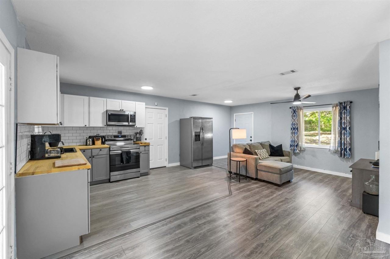 22 Srant Dr - Photo 3 of 14